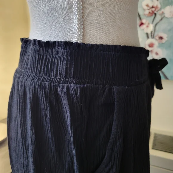 Black Flowy Capris - Picture 6 of 7